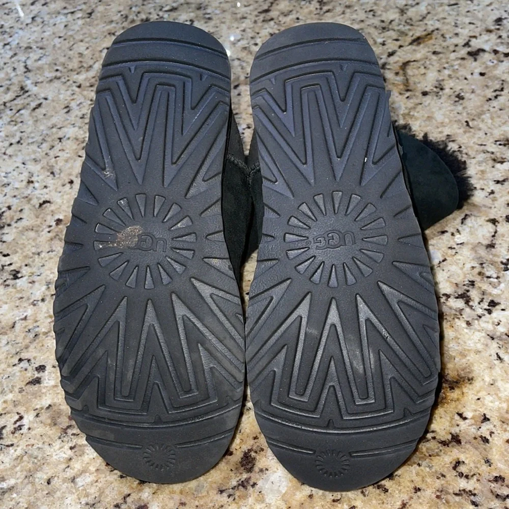 UGG Bailey Bow II - Picture 6 of 9